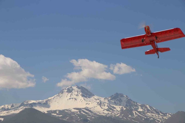 Öğrenciler gökyüzünde yarıştı