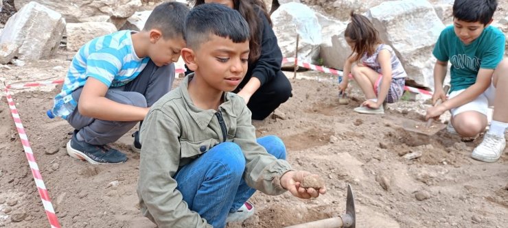 Küçük arkeologlar işbaşında