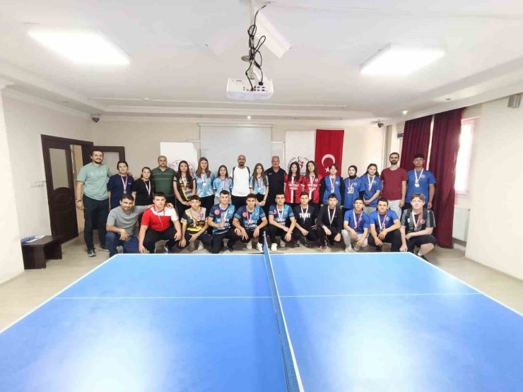 Masa tenisinde kazananlar belli oldu