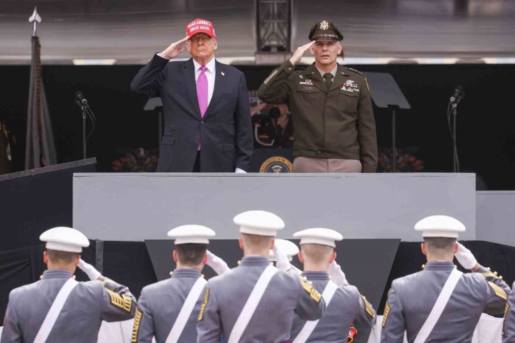 ABD Başkanı Trump: "Dünyanın şimdiye kadar gördüğü en güçlü ordusunu ben inşa ettim"