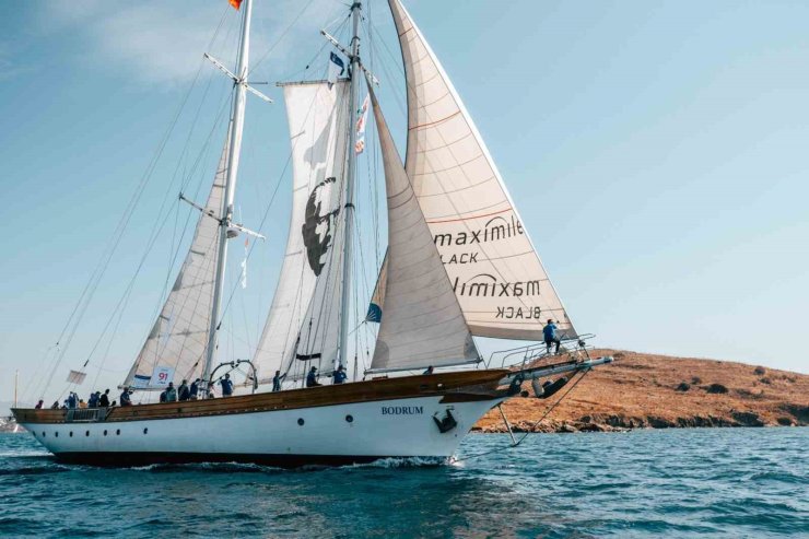 Cumhuriyet’in ilk okul gemisi dünya sahnesinde