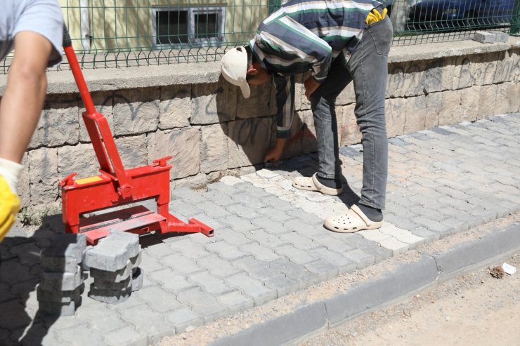 Melikgazi, İldem’e konforlu yaya yolları yapıyor