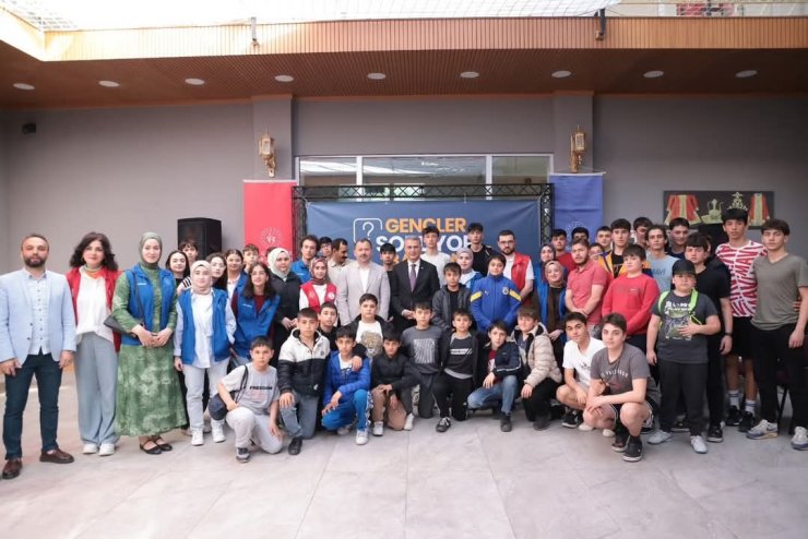 Gençler sordu, Başkan Kurnaz cevapladı