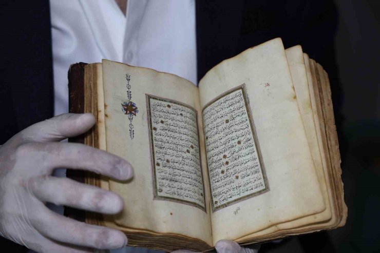 200 yıllık altın tezhipli Kur’an-ı Kerim’i Cumhurbaşkanı’na hediye etmek istiyor