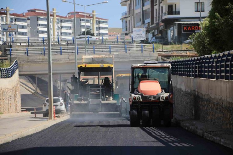 Elazığ’da asfaltlama çalışmaları sürüyor