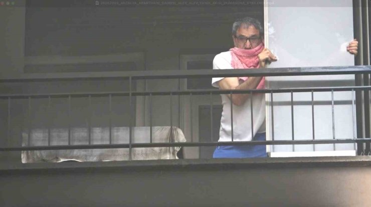 Antalya’da 15 katlı apartmanda çıkan yangında adeta can pazarı yaşandı