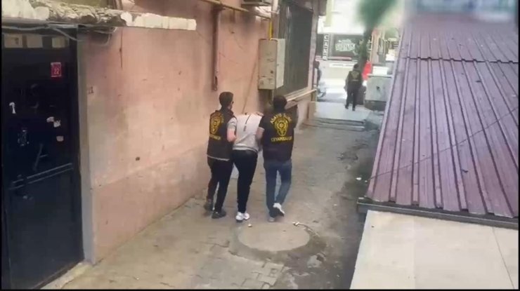 Polisi "beybi", müşterileri "koli" şifresiyle belirleyen fuhuş şebekesine "Pandora Operasyonu"nda 6 tutuklama