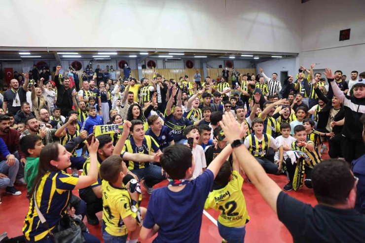 Fenerbahçe’nin Avrupa şampiyonluğu Darıca’da dev ekrana yansıtıldı