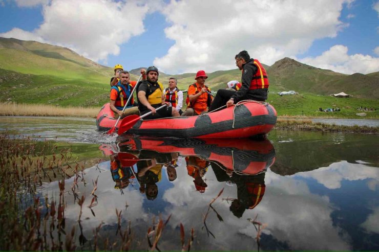 Vali Çelik, 3400 rakımda vatandaşlarla buluştu