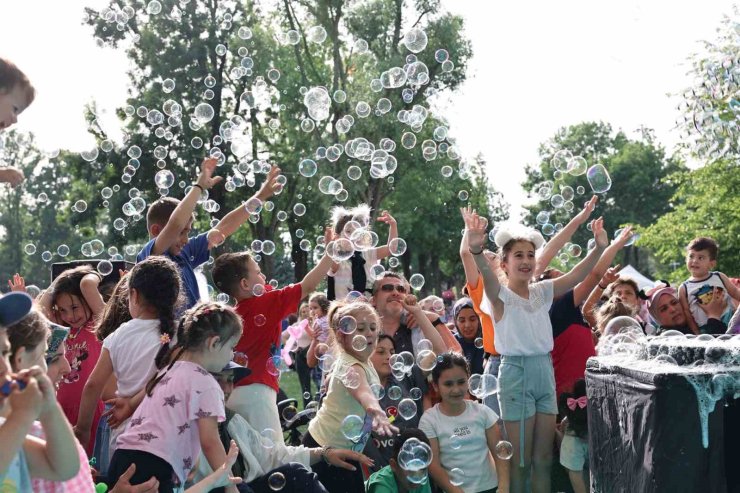 Binlerce çocuk bu şenlikte doyasıya eğlendi