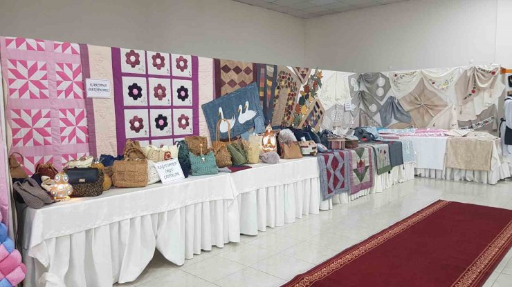 Hayat Boyu Öğrenme Haftası’nda kursiyerlerin el emeği ürünleri sergilendi