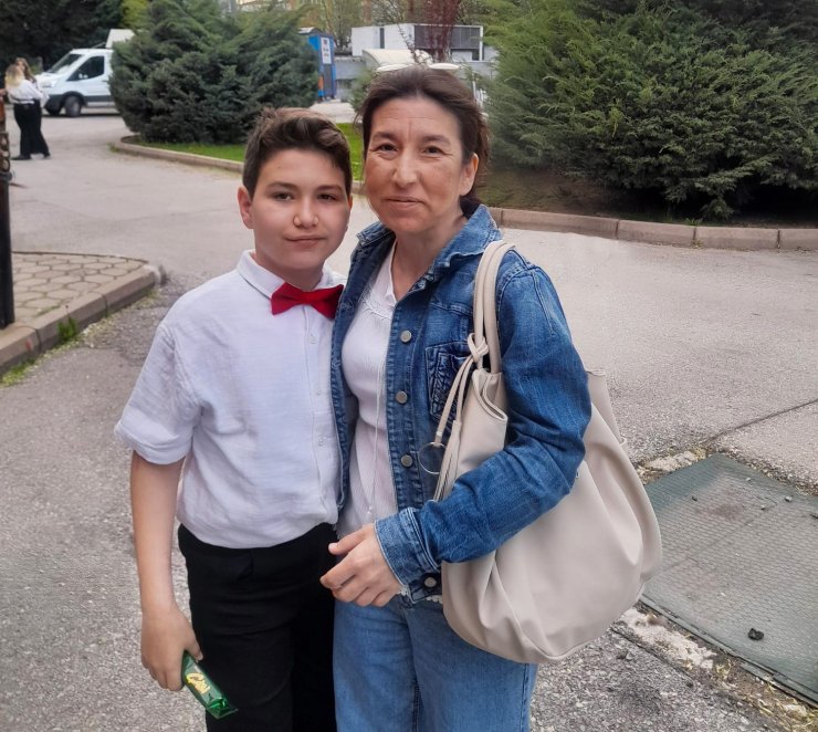 Tepebaşı Belediyesi İki Elin Sesi Var Çocuk Korosu, minik Efe’nin iyileşmesinde umut oldu