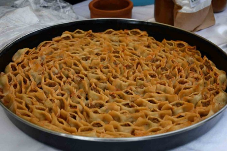 Açıkta ikram edilen yiyecekler tepkilere neden oldu