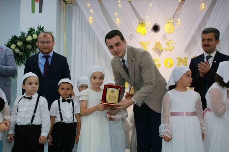 Miniklerin yıl sonu sergisi ilgi ile izlendi