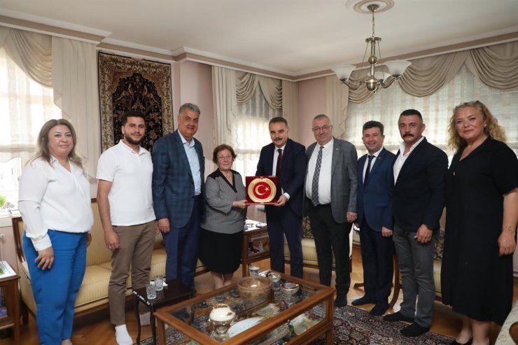 Zehra Baysal’a eğitime verdiği destek için anlamlı teşekkür