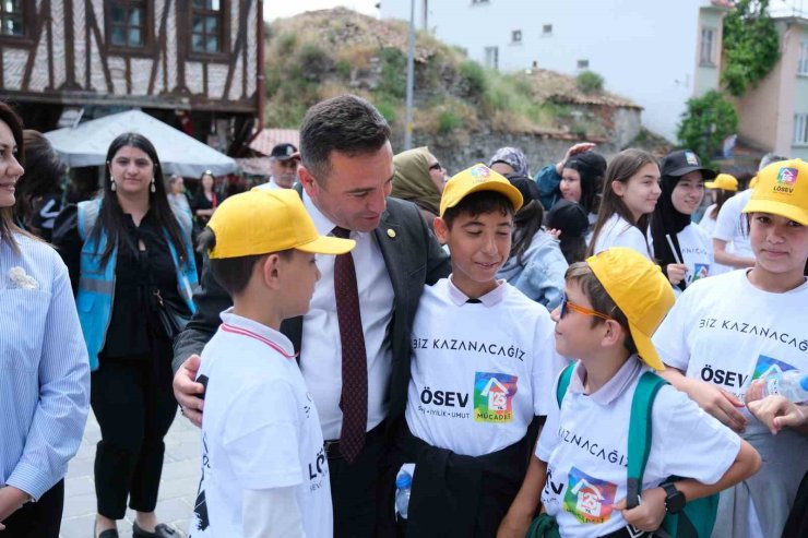 Lösemiyi yenen "Kahraman Çocuklar" için Sivrihisar’da Sağlıklı Yaşam Yürüyüşü düzenlendi