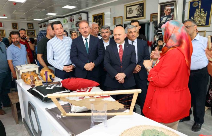 El emeği göz nuru eserler sergilendi