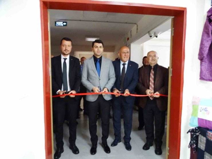 Hisarcık HEM’den karma yıl sonu sergisi açıldı