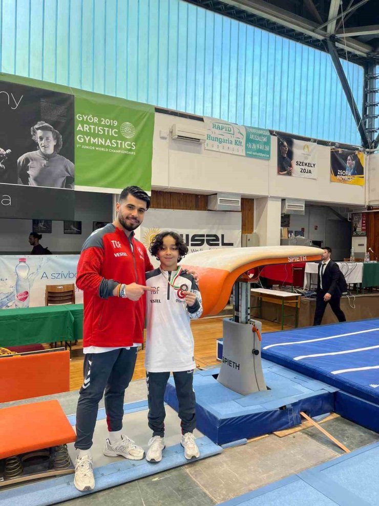 Kayserili jimnastikçiler,Macaristan’da kürsüye çıktı