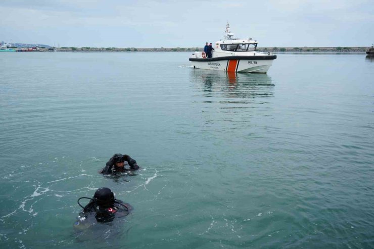 Denizden çıkan atıklar minikleri de şaşırttı: Lastik tekerlekler, teneke kutular