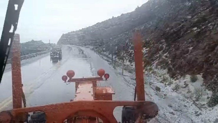Antalya’ya dolu yağdı: Alacabel beyaza büründü