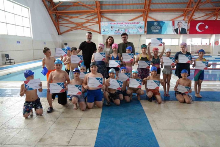 Yüzmeyi öğrendiler