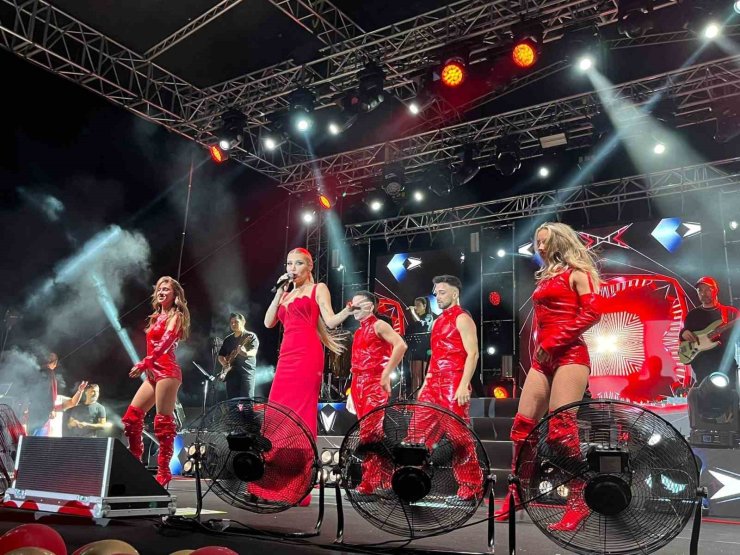 Aydın’da İrem Derici ile Beş Yıldızlı Şampiyonluk Kutlaması