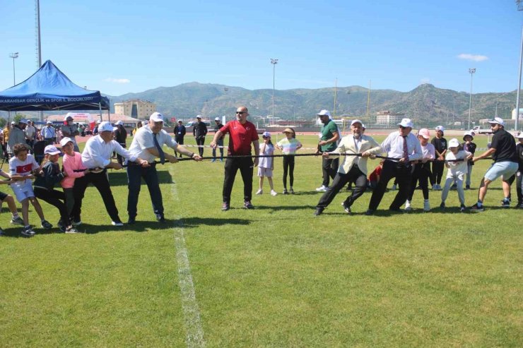 Geleneksel çocuk oyunları şenliği renkli görüntülere sahne oldu
