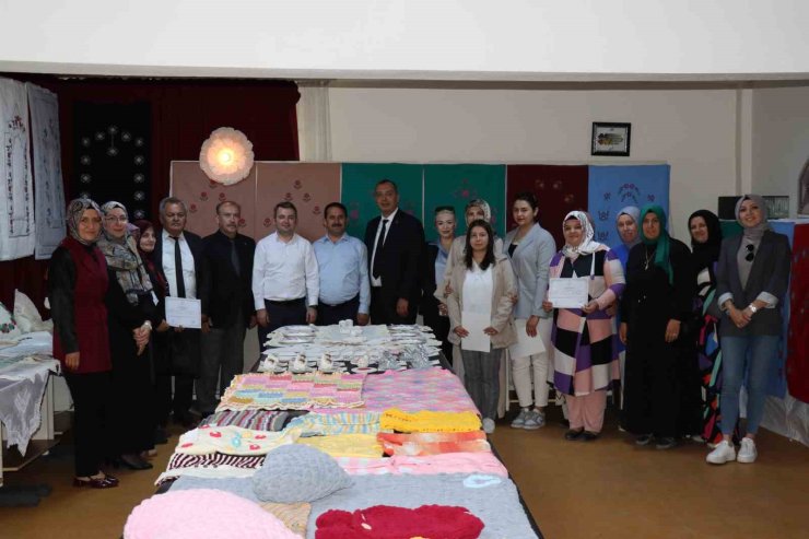 Günyüzü Halk Eğitim Müdürlüğünde yıl sonu sergisi