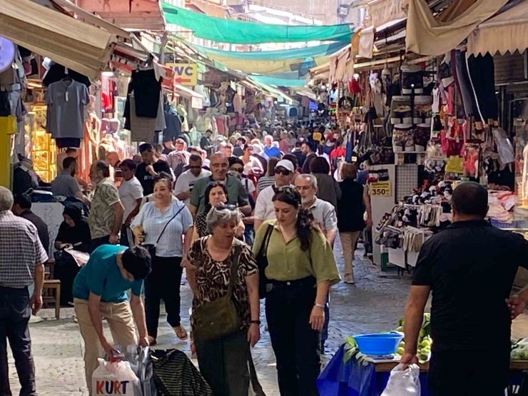 Kemeraltı Çarşısı’nda Kurban Bayramı hareketliliği