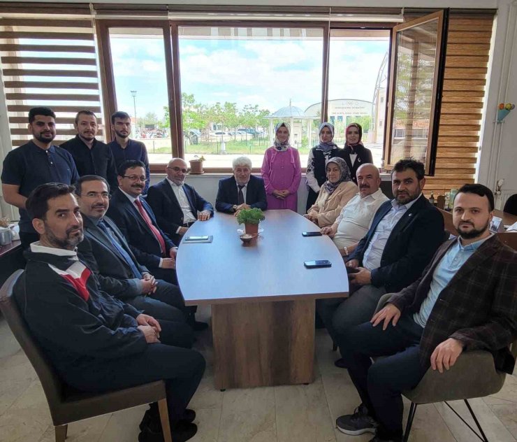 Diyanet yetkililerinden Afyonkarahisar Diyanet Gençlik Merkezi’ne ziyaret