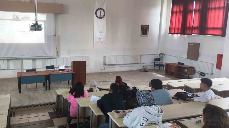 Hisarcık MYO’da "CV Hazırlama ve Mülakat Teknikleri" konulu konferans