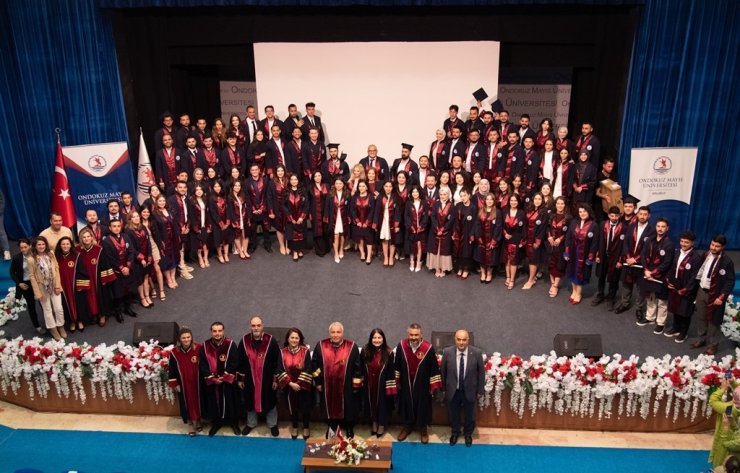 OMÜ’de 2025’in ilk mezuniyet coşkusu Veteriner Fakültesi ile başladı