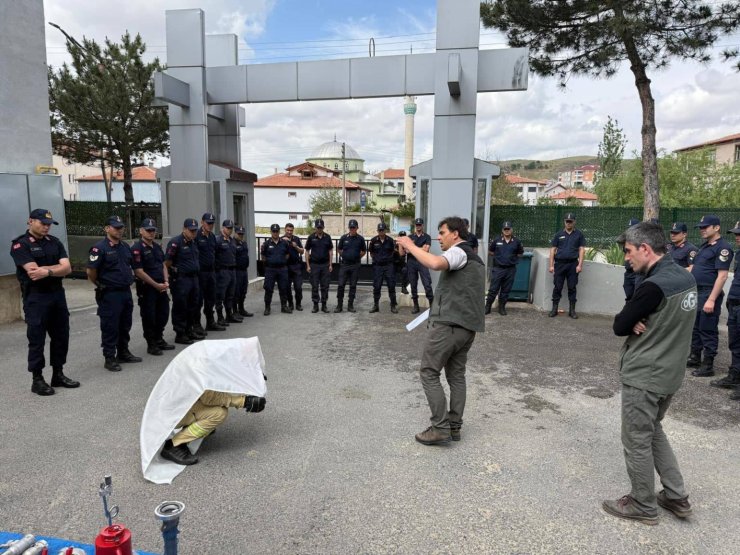 Jandarma Komutanlığı personeline yangın eğitimi verildi