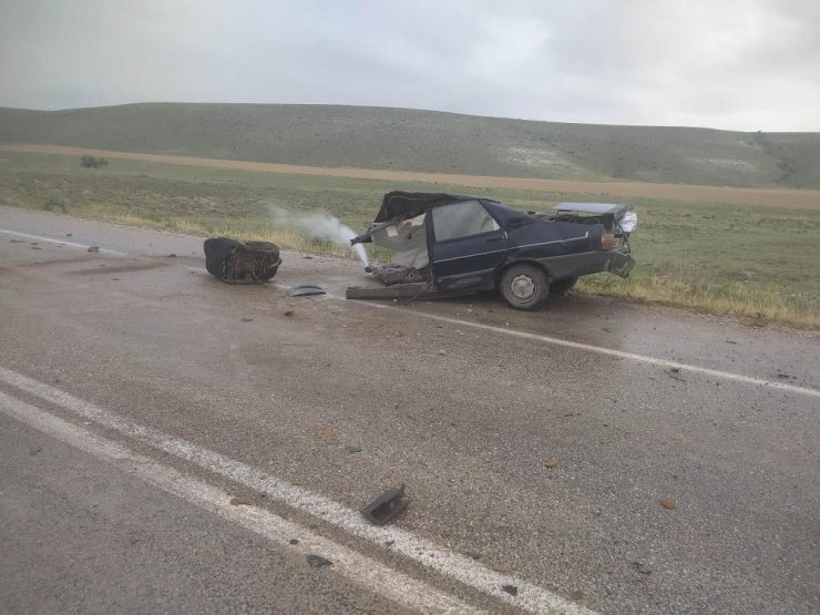 Ankara’da karşı yönlerde seyreden tırla otomobil çarpıştı: 1 ölü