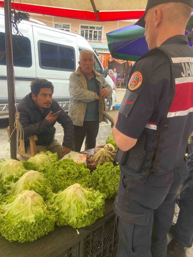 Jandarmadan pazarda hırsızlık ve sahte para denetimi