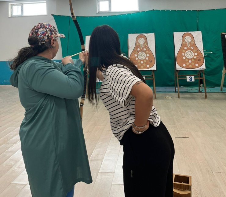 Bayburt’ta TRSM hastalarına yönelik okçuluk yarışması düzenlendi