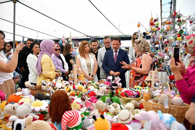 Biga’da kadın girişimcilerin el işi ürünleri sergilendi