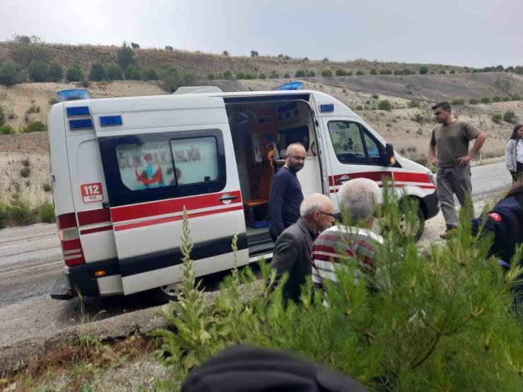 Karşı şeride geçip şarampole uçan otomobili sürücüsü yaralandı