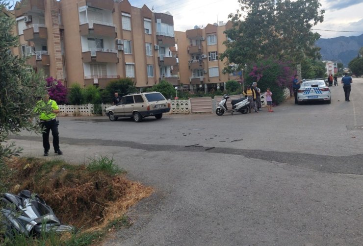 Otomobille çarpışan motosikletin sürücüsü yaralandı