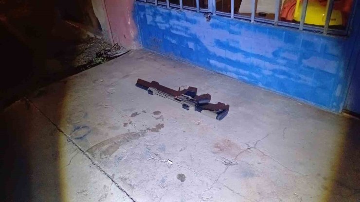 Tekel bayisinde çıkan kavganın ardından polis ekiplerinden kaçan 4 kişi, kovalamaca sonucu yakalandı