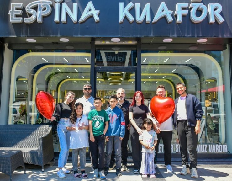 Esenyurt Belediyesi Kurban Bayramı öncesi ilçedeki yetim ve öksüz çocuklara şefkat eli uzattı