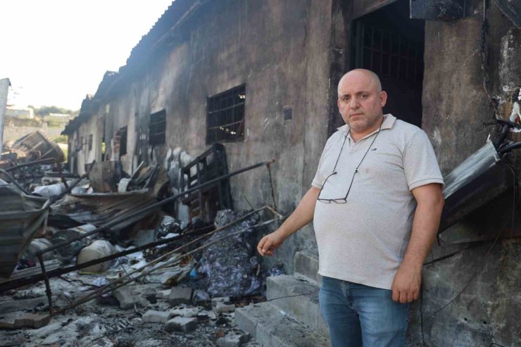 Depremden kurtardığı tekstil ürünlerinin ve makinelerin küle dönmesiyle 10 milyon TL’lik kayba uğradı