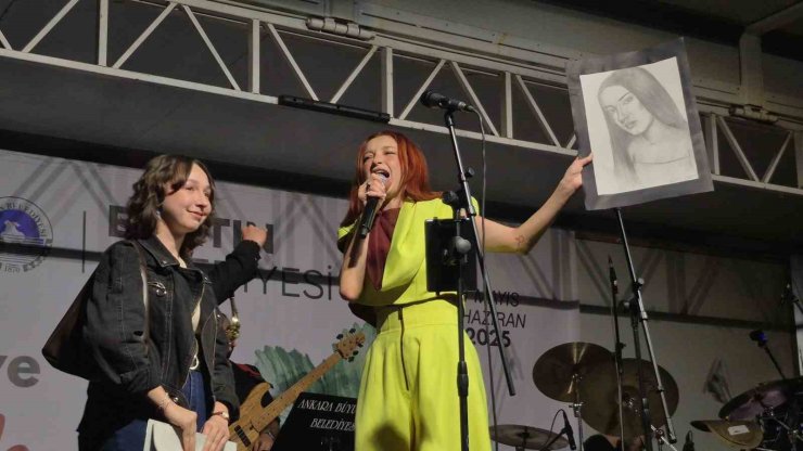 Sahnede evlilik teklifi