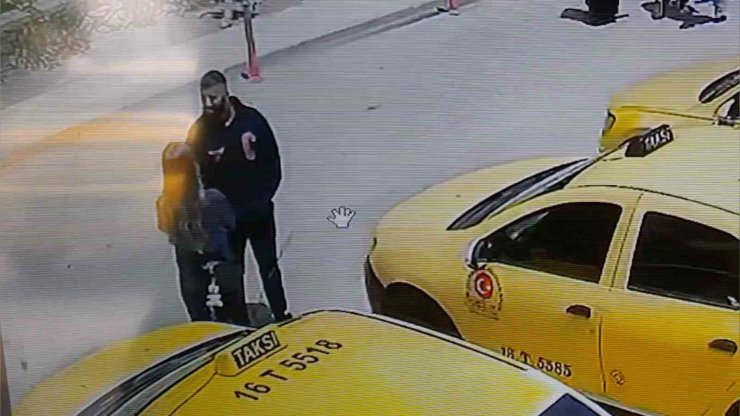 Nişanlısını sokak ortasında silahla vurdu