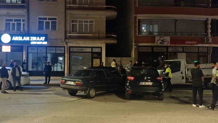 Çorum’da iki otomobil çarpıştı: 1 yaralı