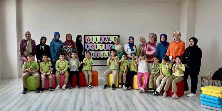 Anneler bu sefer okulda çocuklarıyla ders yaptı
