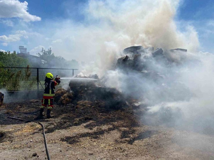 Balıkesir’de 500 balya saman kül oldu