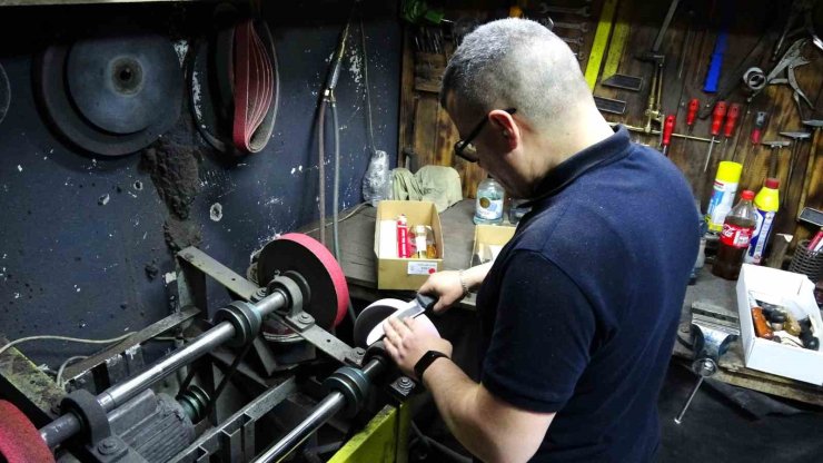 Karabük’te bıçak bileyicilerinin bayram mesaisi başladı