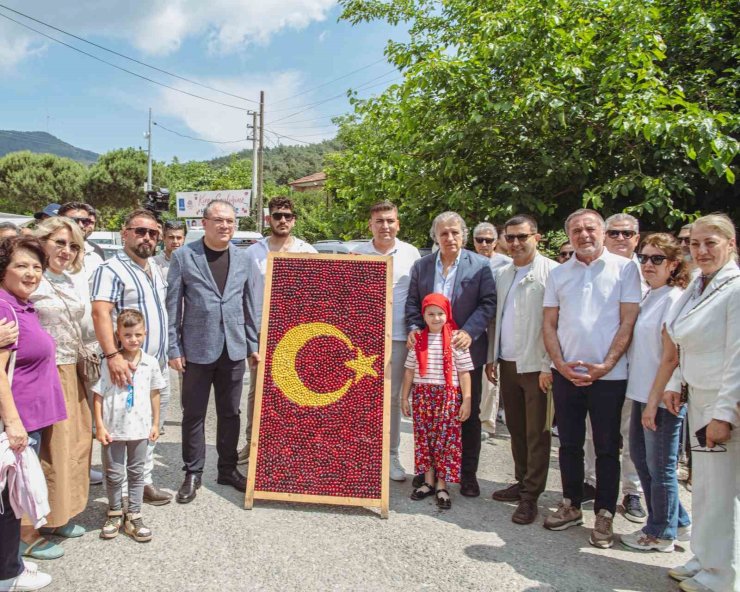 Kuşadası’nda kiraz şenliği coşkusu
